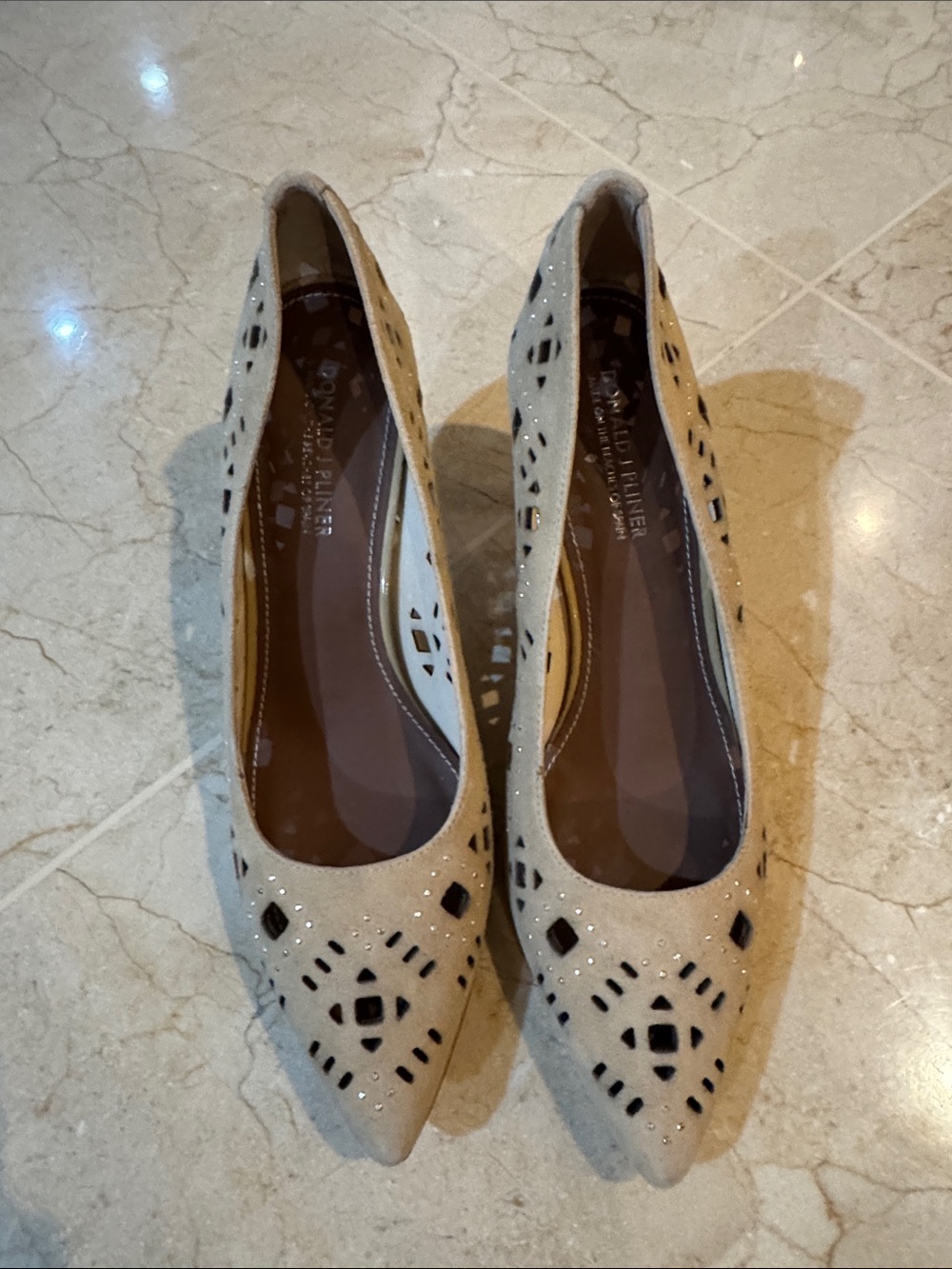 Donald J. Pliner Beige Pointed Laser-Cut Flats with Sparkle size 9n